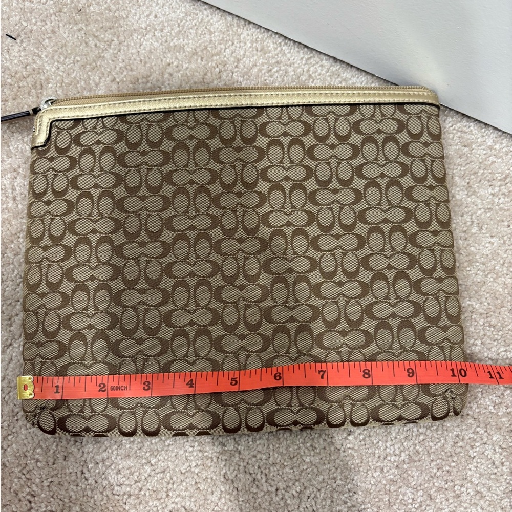 Classic Coach Tablet Case - Picture 5 of 6